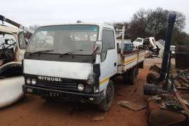 Truck Parts, Mitsubishi, Canter Truck with 4D31 Engine, Stripping for Parts, Used