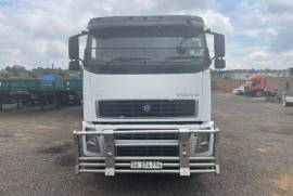 Volvo, FH400 A/T Grain Carrier Trailer, 6x4 Drive, Truck Trailer Combination, Used, 2008