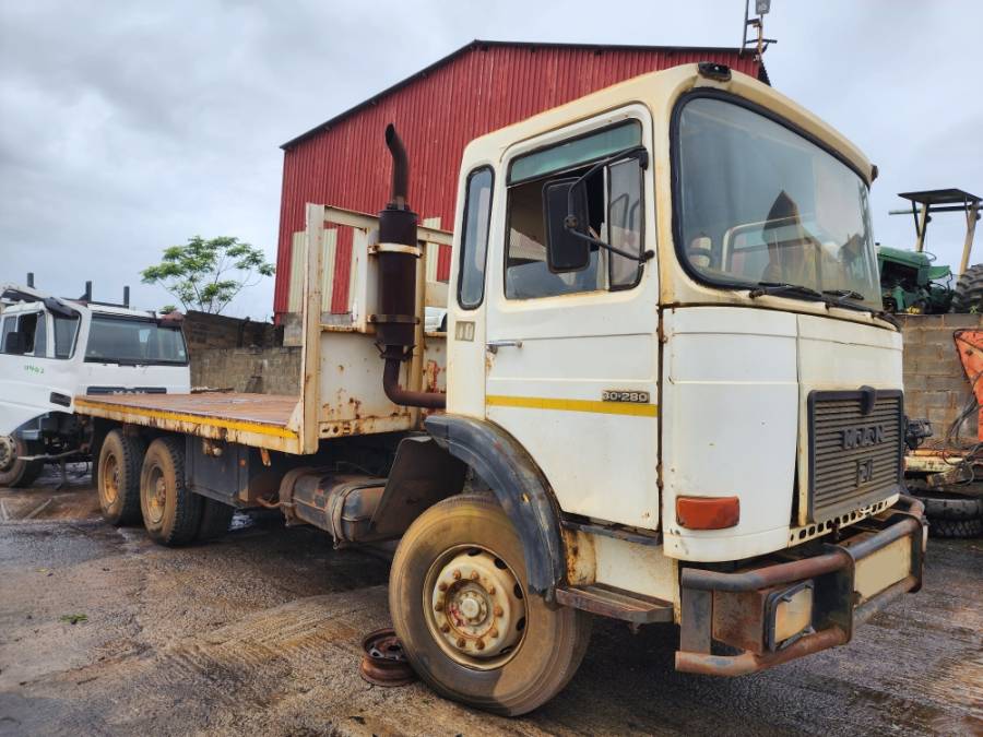 MAN, 30-280, 6x4 Drive, Flat Deck Truck, Used