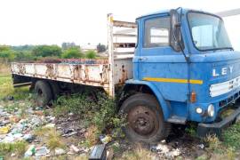 Truck Parts, Leyland, Truck with Perkins 354 Motor, Stripping for Parts, Used