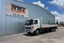 Hino, 500 2626 Gas, 6x2 Drive, Dropside Truck, Used, 2016